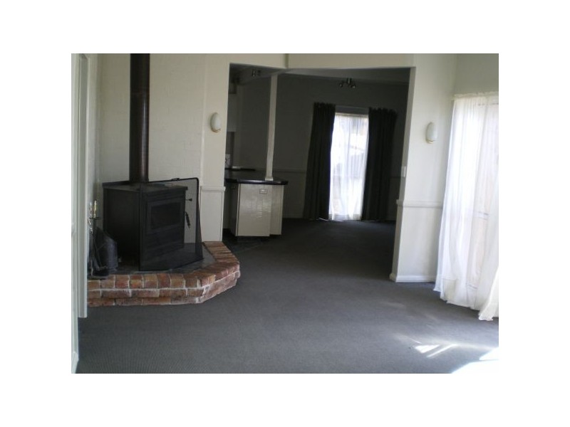 2 Mosely Av, Cooma NSW 2630