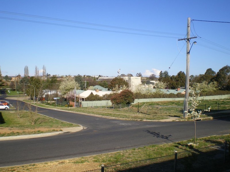 27 Baroona Av, Cooma NSW 2630