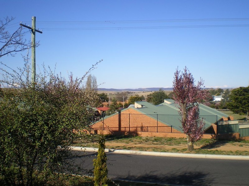 27 Baroona Av, Cooma NSW 2630