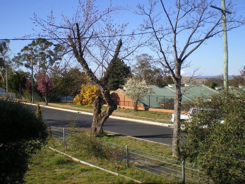 27 Baroona Av, Cooma NSW 2630