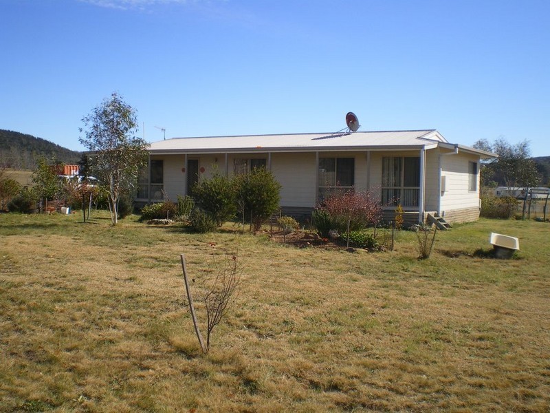 33 Snowy Creek Ave, Cooma NSW 2630