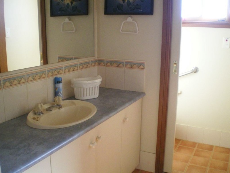 33 Snowy Creek Ave, Cooma NSW 2630