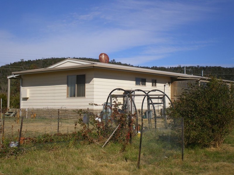 33 Snowy Creek Ave, Cooma NSW 2630