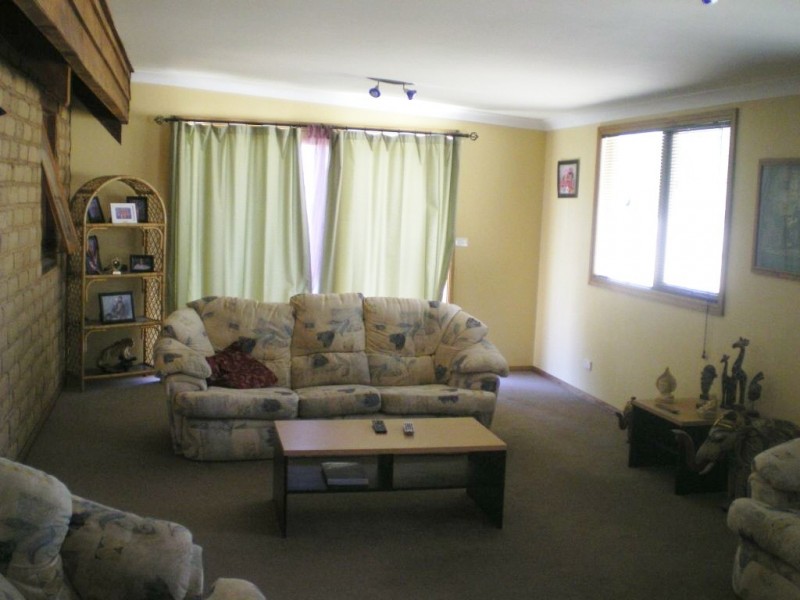 17 Coventry Close, Cooma NSW 2630