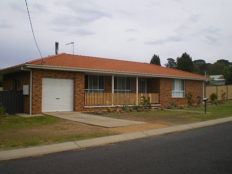 16 Nambucca St, Cooma NSW 2630