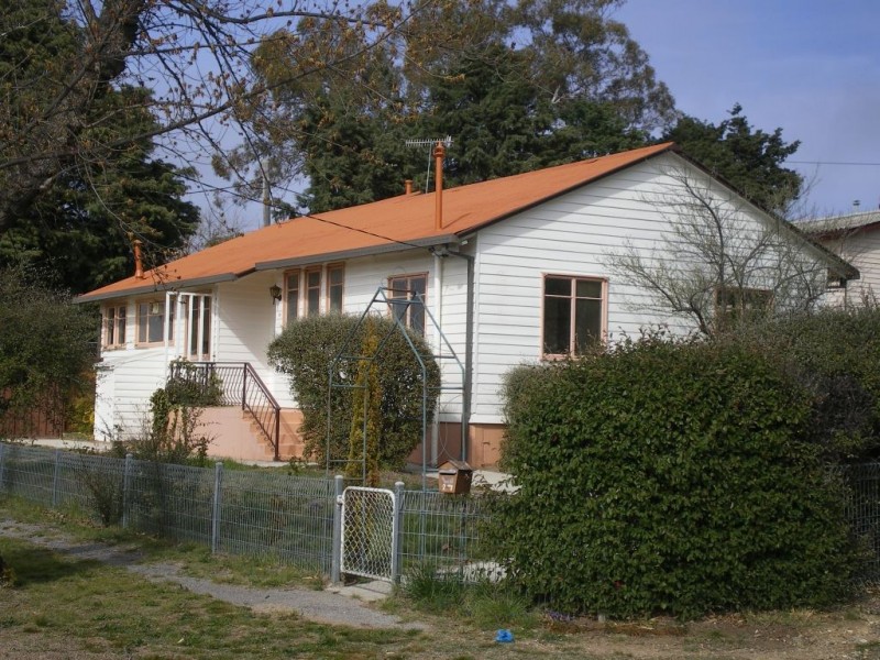 27 Baroona ave, Cooma NSW 2630