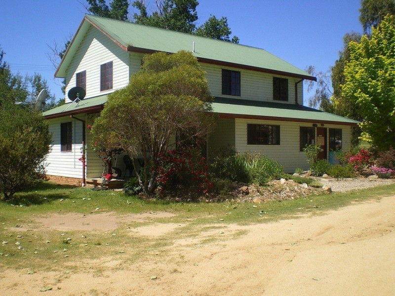 1 Hamilton st, Dalgety NSW 2628
