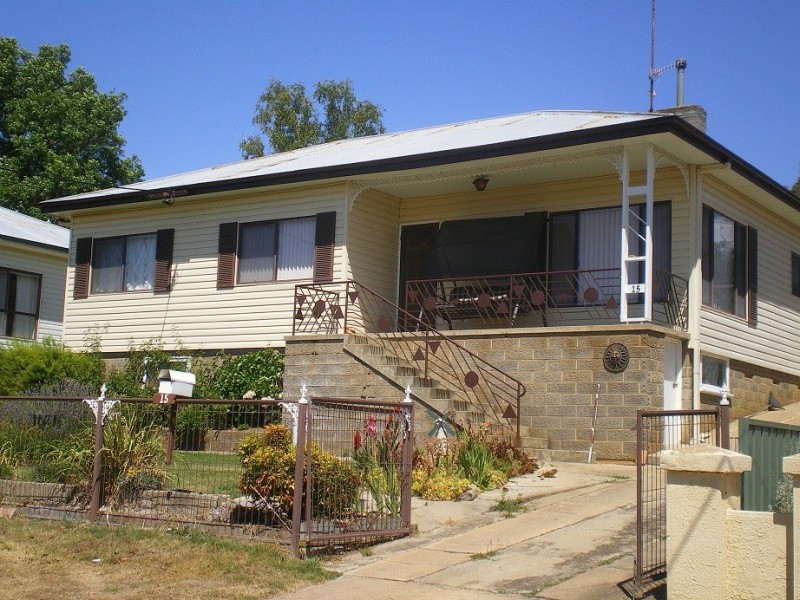 15 norman dykes ave, Cooma NSW 2630