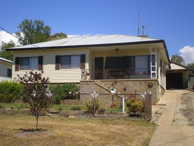 15 norman dykes ave, Cooma NSW 2630
