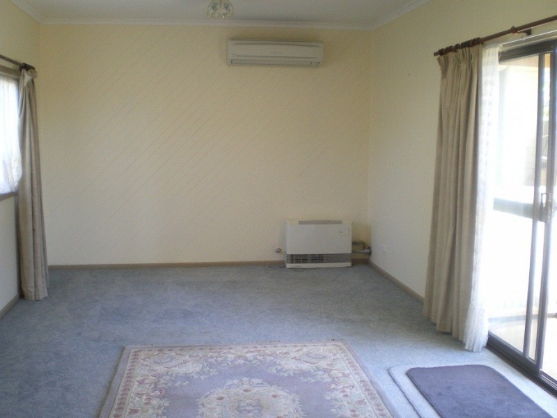 15 norman dykes ave, Cooma NSW 2630