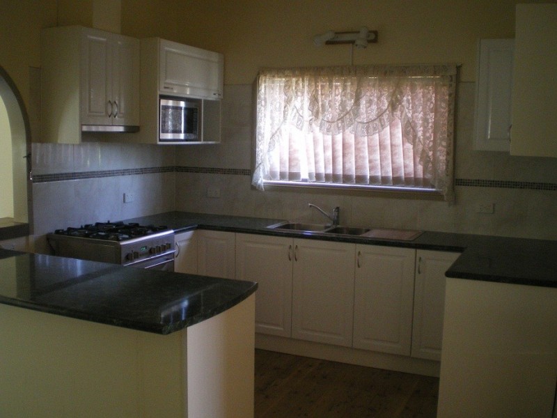 15 norman dykes ave, Cooma NSW 2630