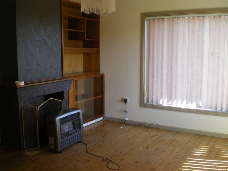 15 norman dykes ave, Cooma NSW 2630