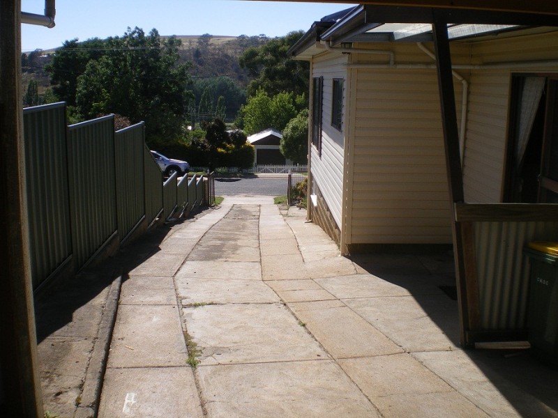 15 norman dykes ave, Cooma NSW 2630