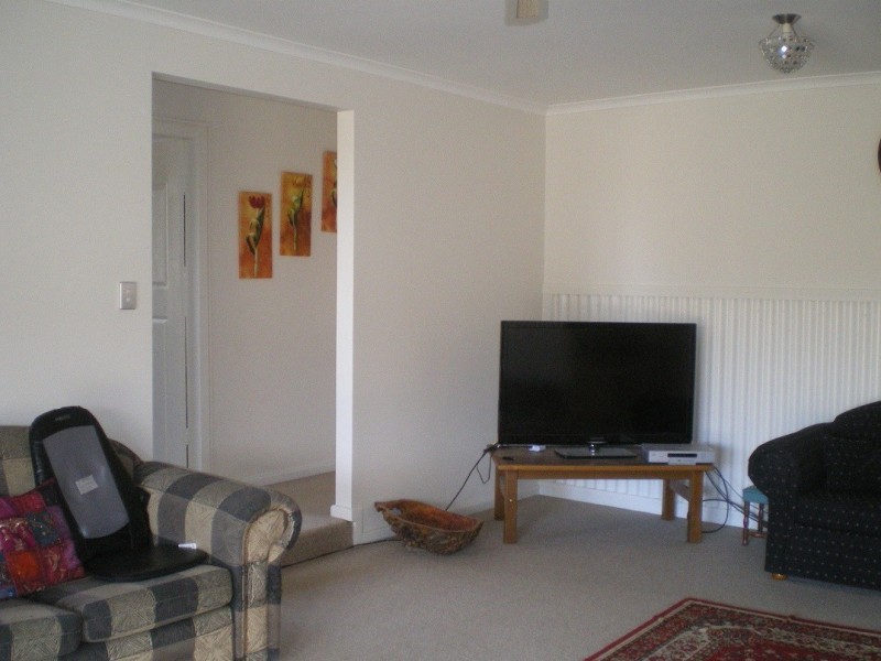 51 Snowy Creek Ave, Cooma NSW 2630