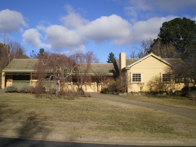 4 Cromwell St, Cooma NSW 2630