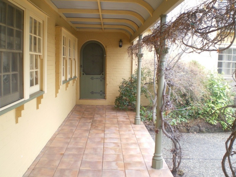 4 Cromwell St, Cooma NSW 2630