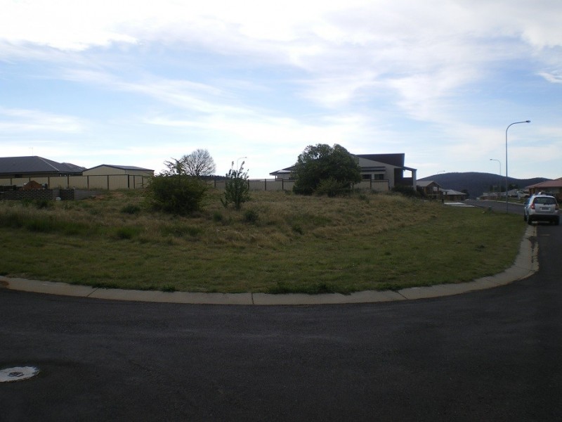 17 East Camp Drive, Cooma NSW 2630