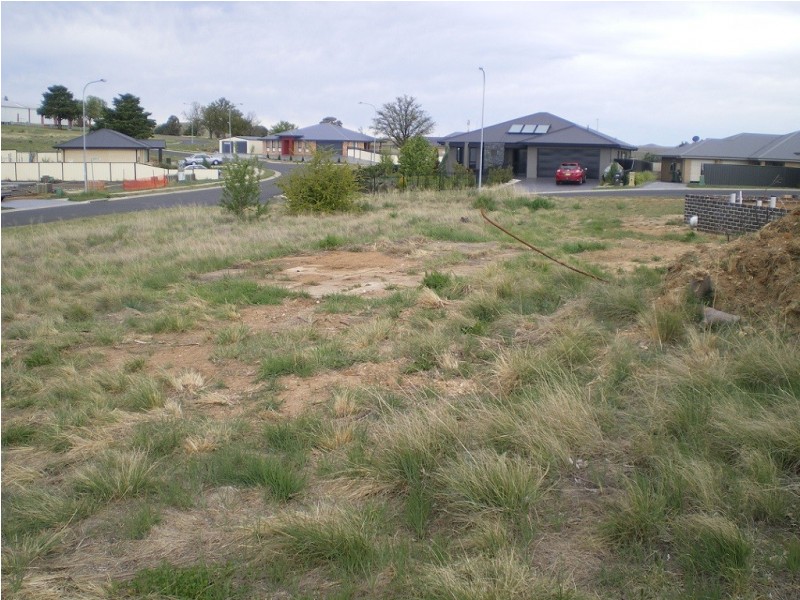 17 East Camp Drive, Cooma NSW 2630