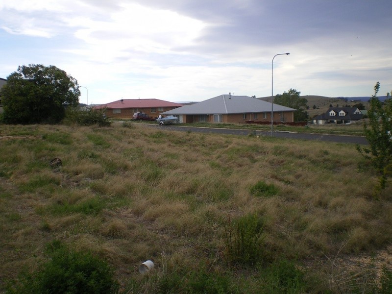 17 East Camp Drive, Cooma NSW 2630