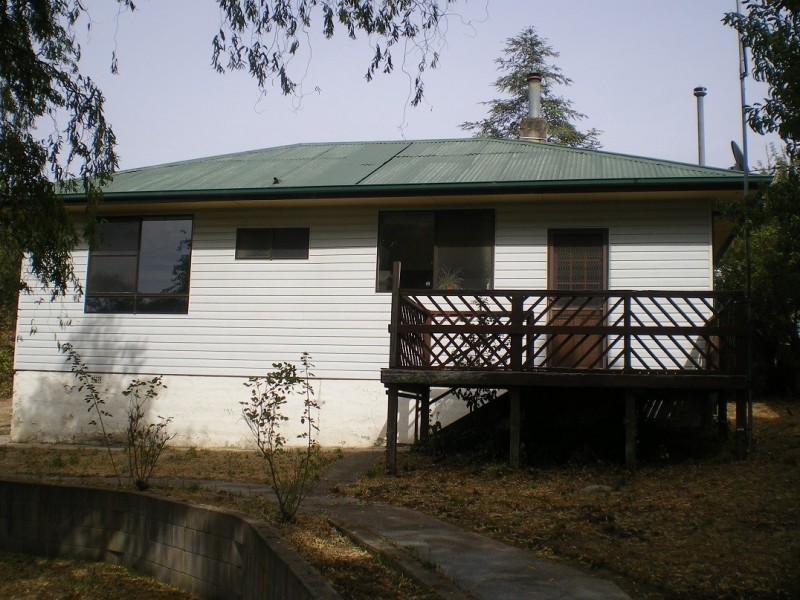 32 Crisp st, Cooma NSW 2630