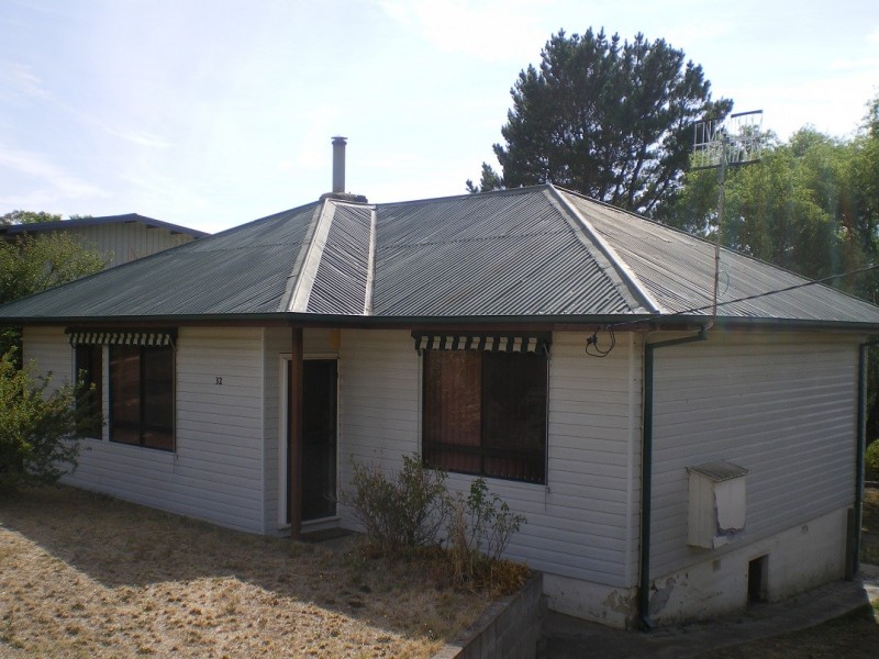 32 Crisp st, Cooma NSW 2630