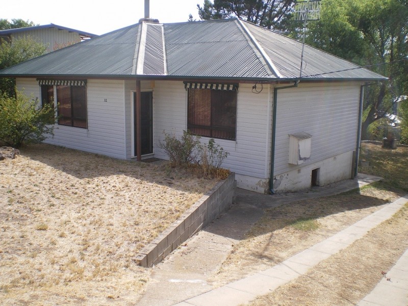 32 Crisp st, Cooma NSW 2630