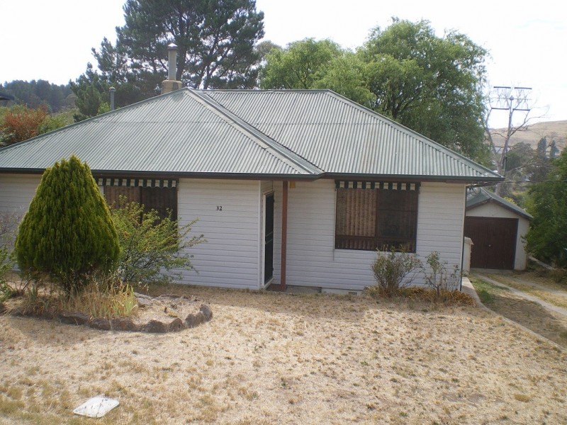 32 Crisp st, Cooma NSW 2630