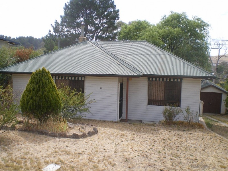 32 Crisp st, Cooma NSW 2630