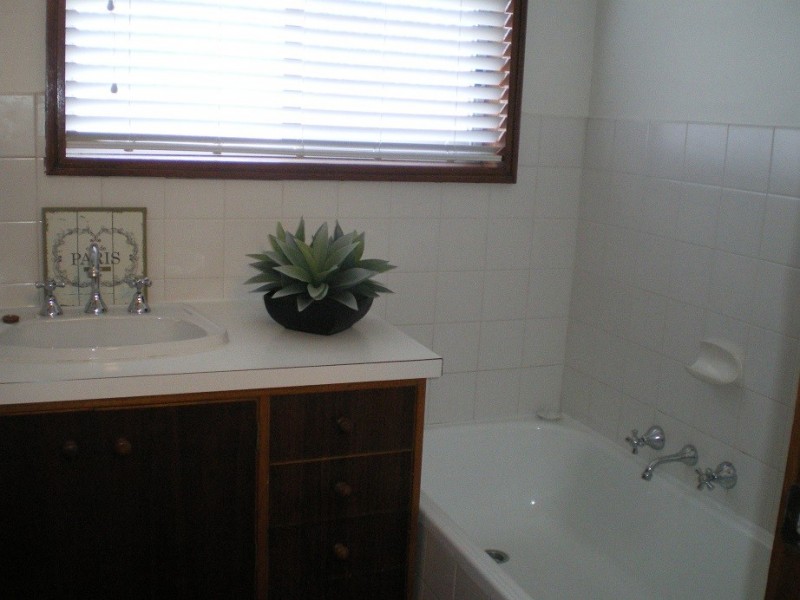 12 Woolalla St, Cooma NSW 2630