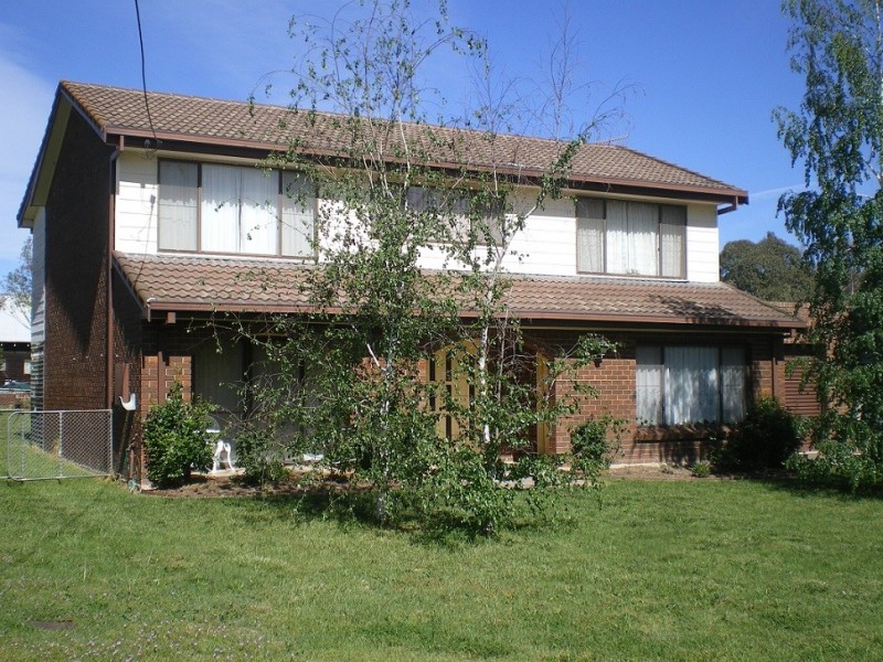 14 Oliver St, Berridale NSW 2628