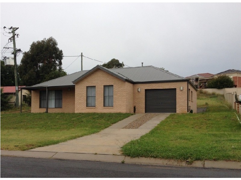 2 Thurrong St, Cooma NSW 2630