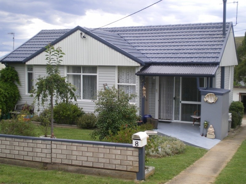 8 Norman Dykes Ave, Cooma NSW 2630