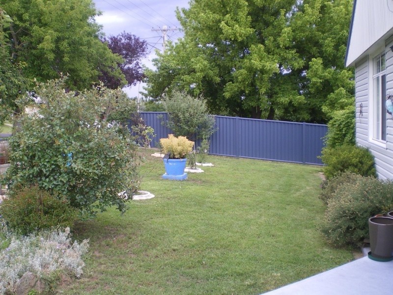 8 Norman Dykes Ave, Cooma NSW 2630