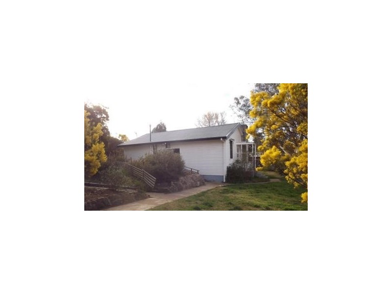 2 Ballang Pl, Cooma NSW 2630