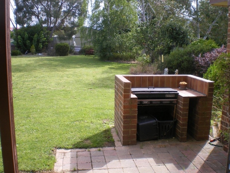 14 Oliver St, Berridale NSW 2628