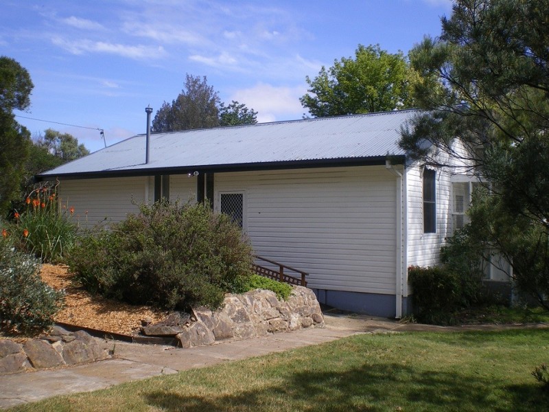 2 Ballang Pl, Cooma NSW 2630
