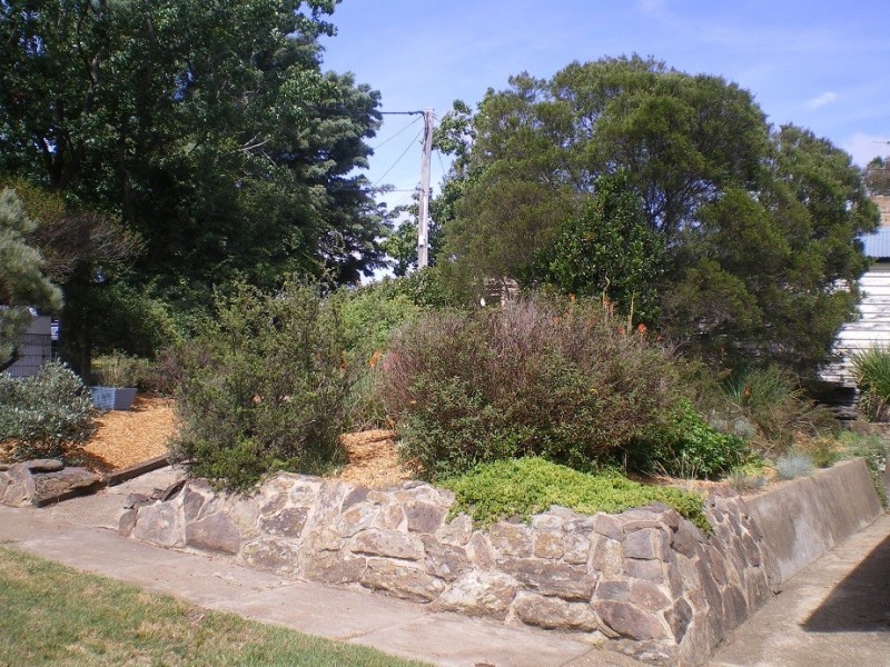 2 Ballang Pl, Cooma NSW 2630