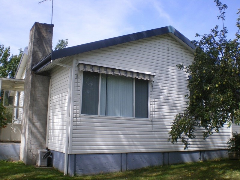 2 Ballang Pl, Cooma NSW 2630