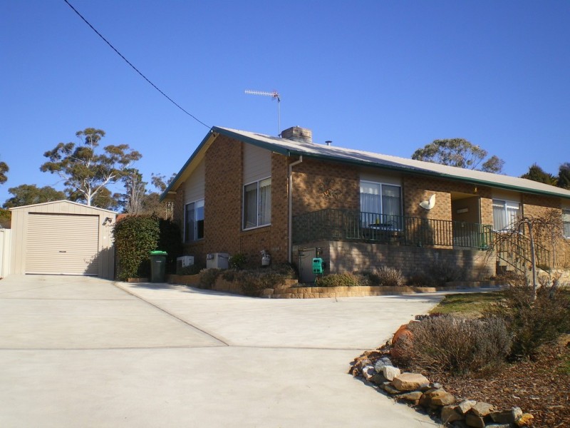 5 maneroo pl, Cooma NSW 2630