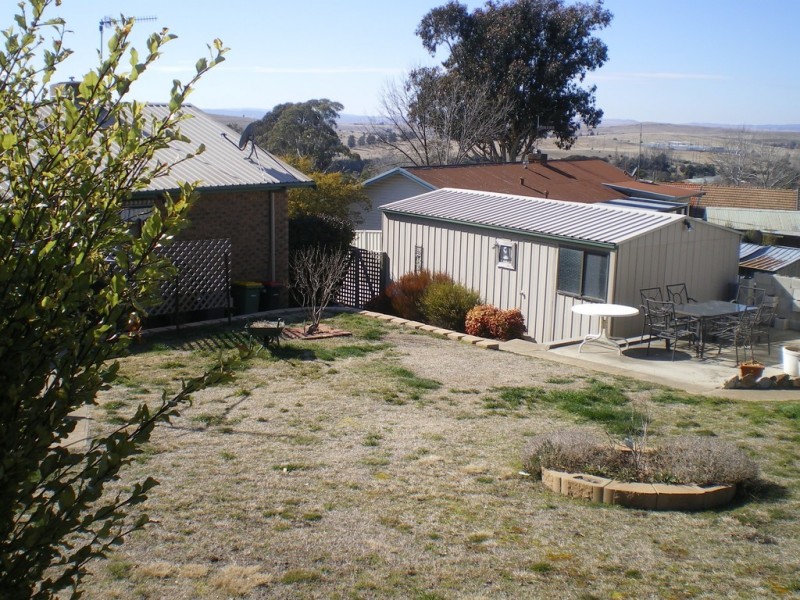 5 maneroo pl, Cooma NSW 2630