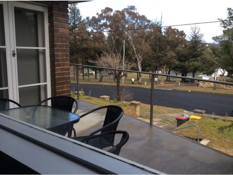 9 Cromwell St, Cooma NSW 2630