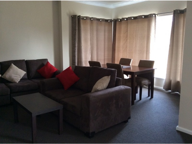 9 Cromwell St, Cooma NSW 2630