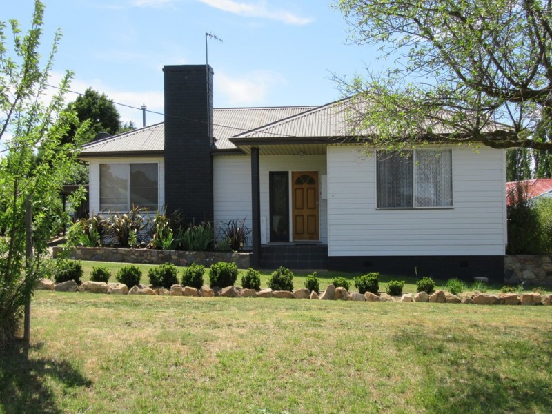 18 Sellar ST, Cooma NSW 2630