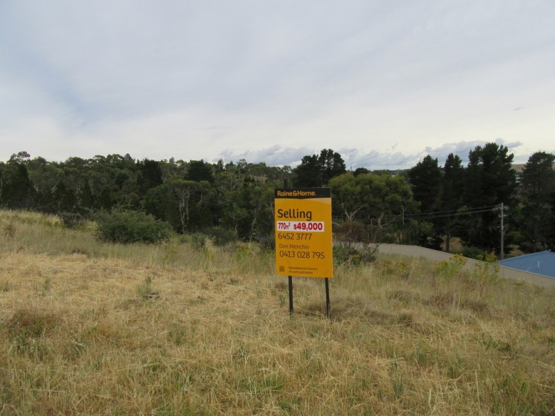 14 Stratos Pl, Cooma NSW 2630