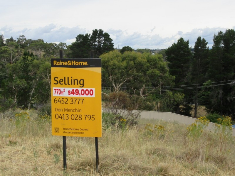 14 Stratos Pl, Cooma NSW 2630