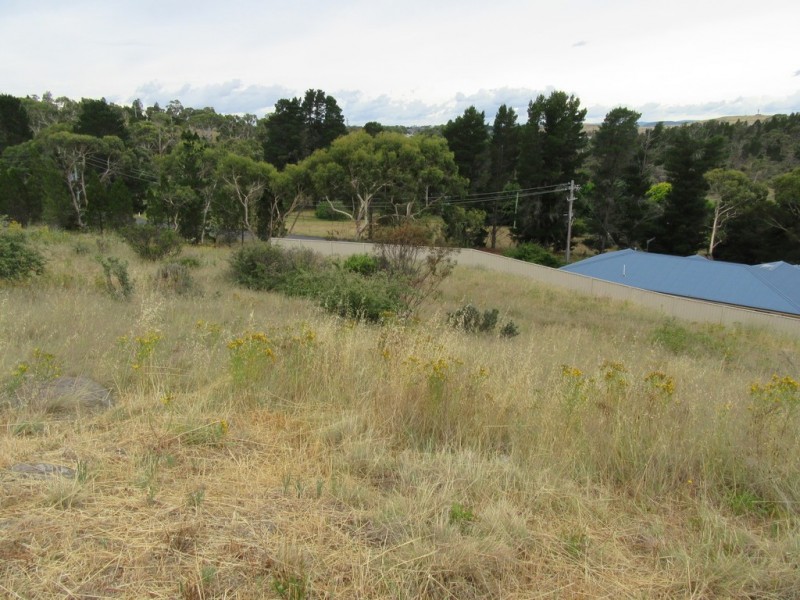 14 Stratos Pl, Cooma NSW 2630