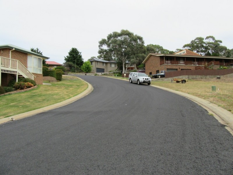 14 Stratos Pl, Cooma NSW 2630