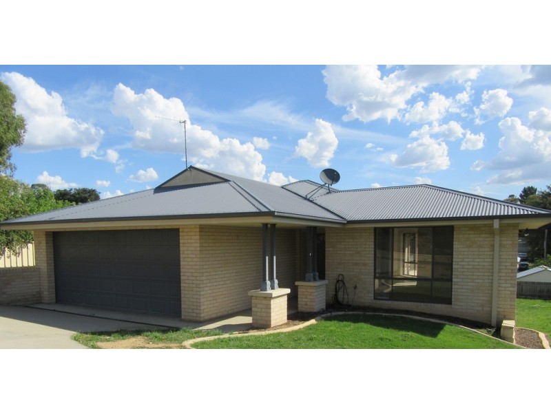 7 A Lloyd av, Cooma NSW 2630