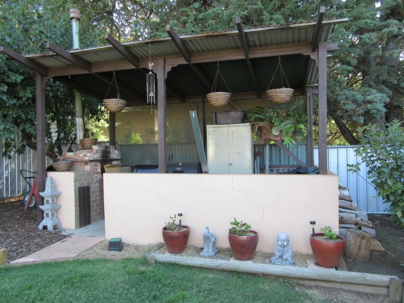 21 Buchan Pde, Cooma NSW 2630