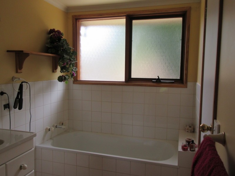 37 Tulong Ave, Cooma NSW 2630